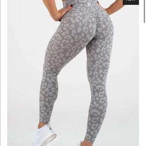 instinct Scrunch Bum Leggings - Leopard Grey
